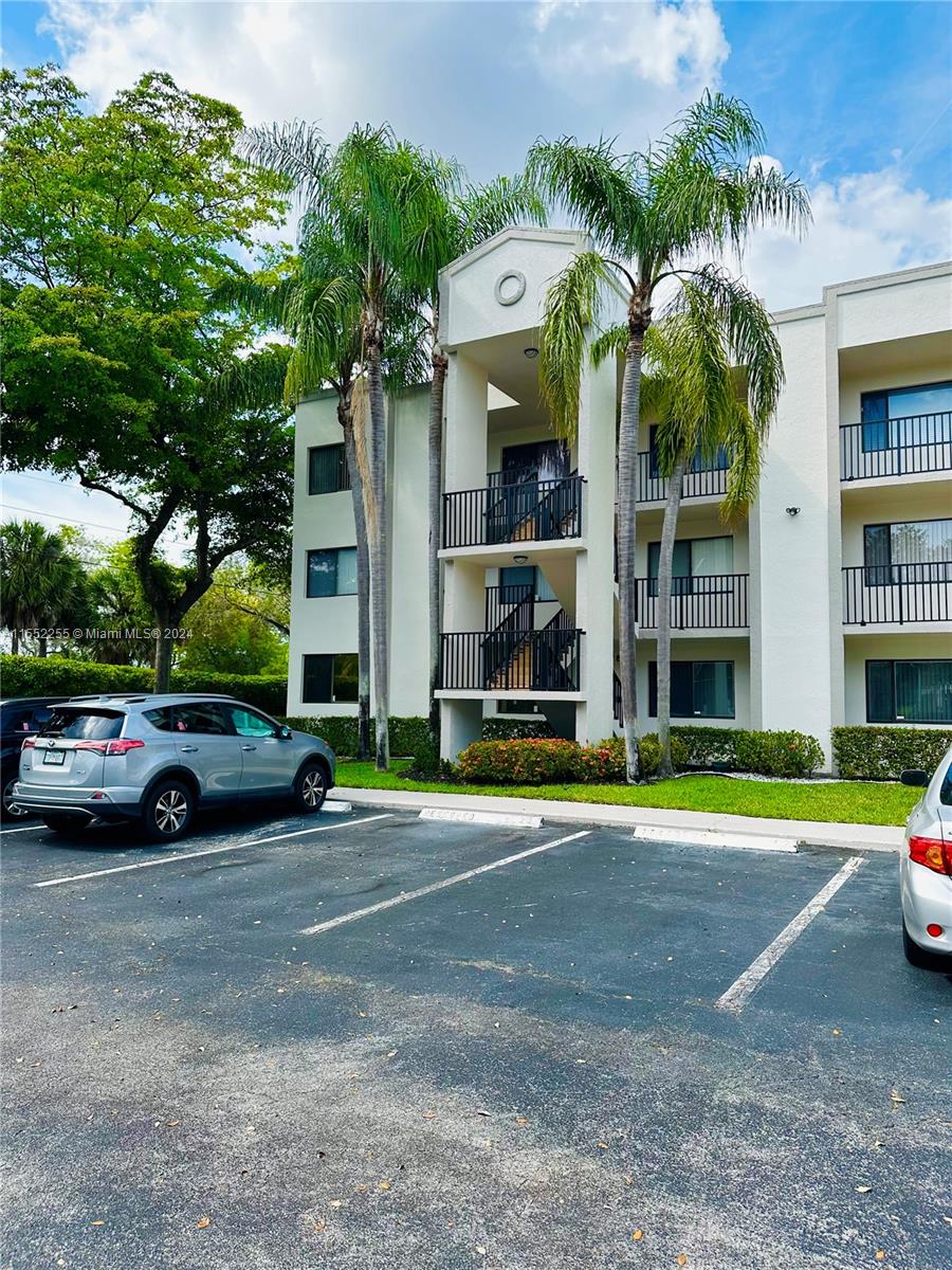 10818 W Clairmont Cir 102, Tamarac, Florida 33321, 2 Bedrooms Bedrooms, ,2 BathroomsBathrooms,Residential,For Sale,10818 W Clairmont Cir 102,A11552255