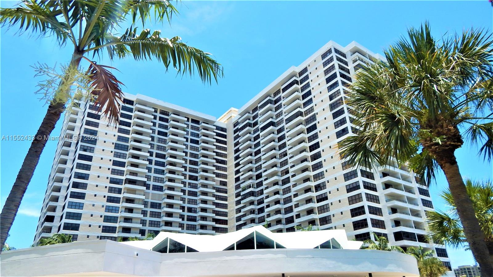 500 Three Islands Blvd 219, Hallandale Beach, Florida 33009, 1 Bedroom Bedrooms, ,1 BathroomBathrooms,Residential,For Sale,500 Three Islands Blvd 219,A11552433