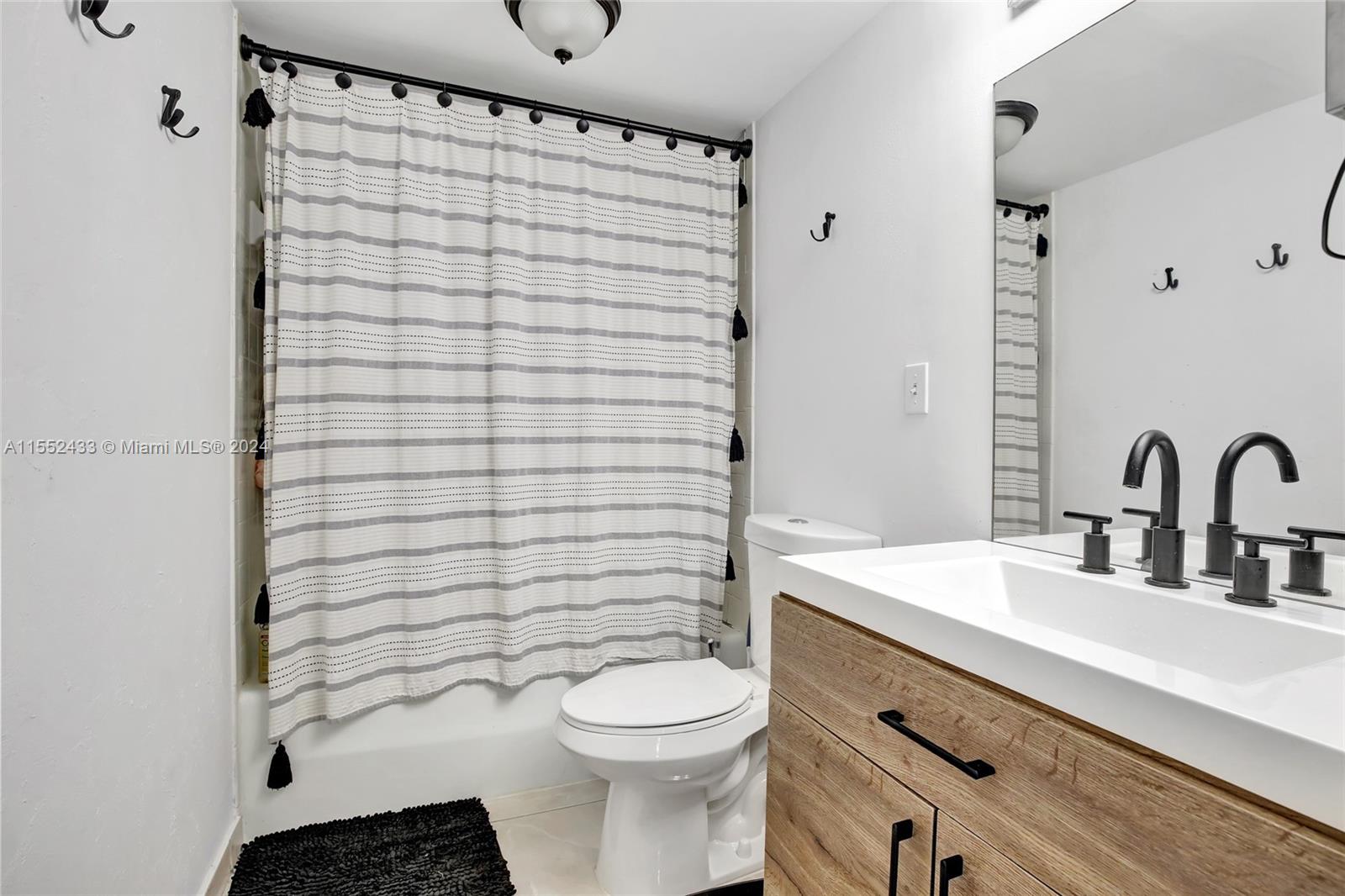 500 Three Islands Blvd 219, Hallandale Beach, Florida 33009, 1 Bedroom Bedrooms, ,1 BathroomBathrooms,Residential,For Sale,500 Three Islands Blvd 219,A11552433