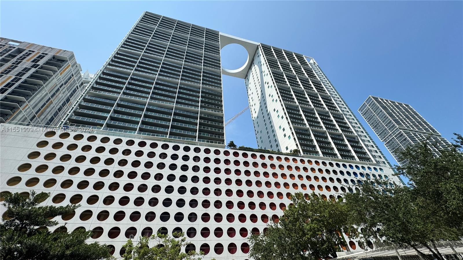 CORNER UNIT in the heart of Brickell. 2 MASTER BEDROOMS with en-suite bathrooms, split floor plan. Marble flooring throughout. Open kitchen concept, fully equipped, bright & spacious social area ideal for family and friends gathering. Marble countertops and glass shower doors in both bathrooms, state of the art washer and dryer, the A/C unit was replaced in 2023, 2 PARKING SPOT INCLUDED and bright condo in the awarded condominium 500 Brickell. Features an amazing rooftop on the 42nd Floor. Fitness center, Spa including: Sauna, steam room, jacuzzi. Just 1 block from Brickell City Center, and 2 blocks from Mary Brickell Village and Downtown area. SHORT TERM RENTALS ALLOWED 30 DAYS MIN, 12 TIMES PER YEAR.