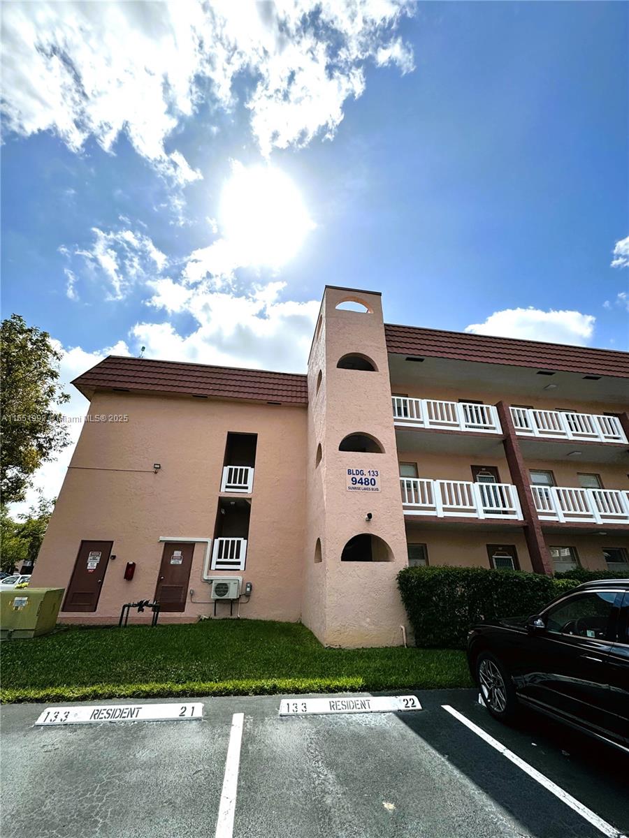 9480 Sunrise Lakes Blvd 204, Sunrise, Florida 33322, 2 Bedrooms Bedrooms, ,2 BathroomsBathrooms,Residential,For Sale,9480 Sunrise Lakes Blvd 204,A11551992