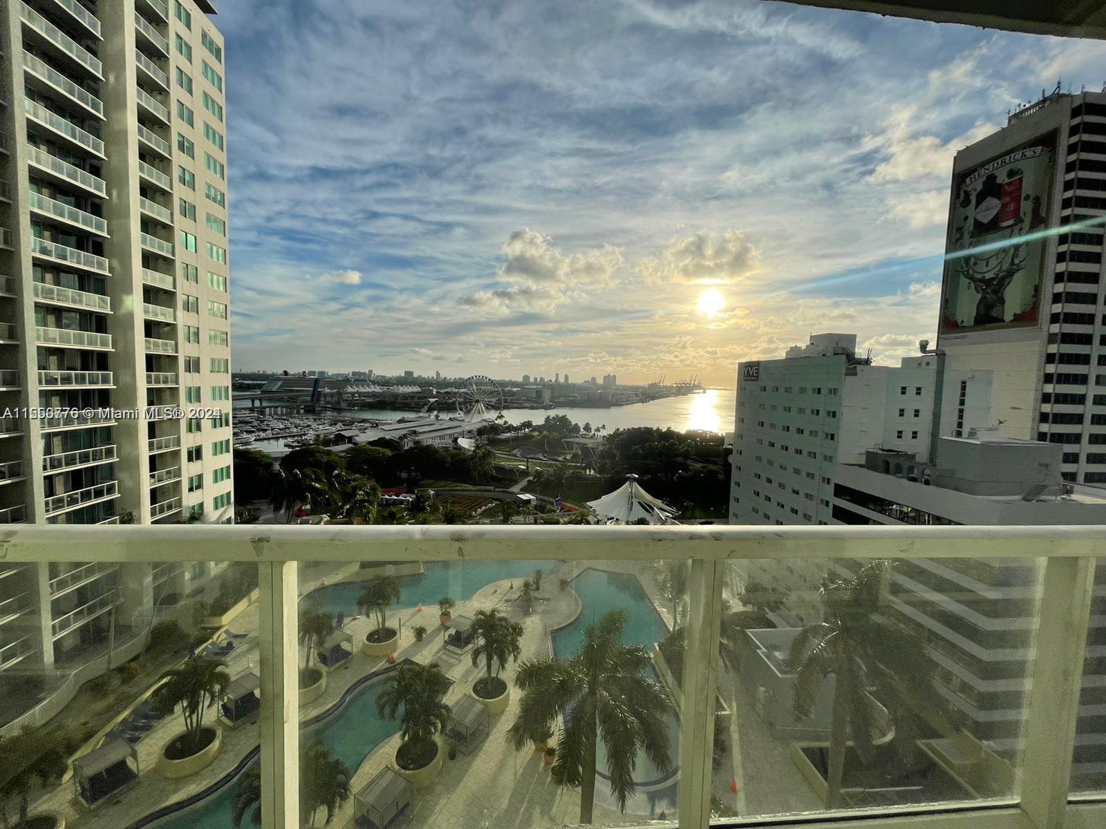 Great for investors!!! The unit is rented until October 2024. We need 24 hs in advance to schedule the showing.
GREAT LOCATION - BEST WATER VIEW IN Downtown Miami TO THE PORT OF MIAMI AND JUST ACROSS THE BAY-FRONT PARK. THIS COZY UNIT HAS A NEW Ceramic
FLOOR, STAINLESS STEELL APPLIANCES. WASHER AND DRYER IS IN THE UNIT. WALK IN CLOSET. THE AMENITIES ARE VERY HIGH END SERVICES