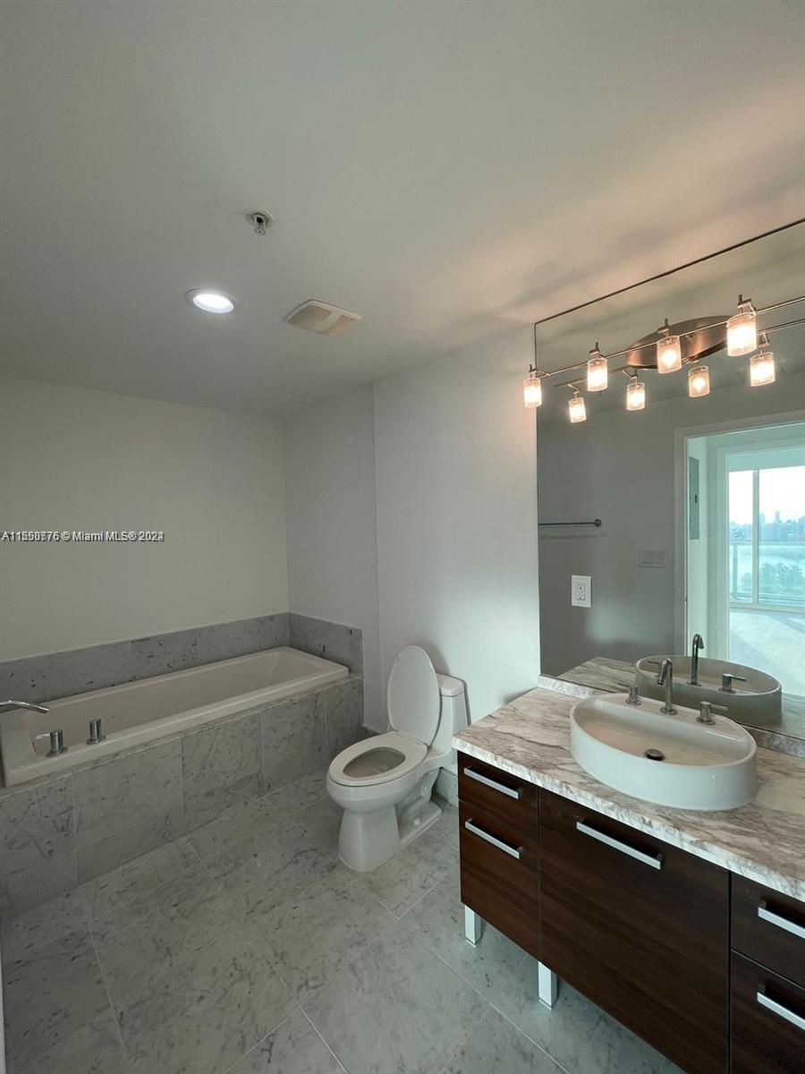 253 NE 2nd St 1605, Miami, Florida 33132, 1 Bedroom Bedrooms, ,1 BathroomBathrooms,Residential,For Sale,253 NE 2nd St 1605,A11550776