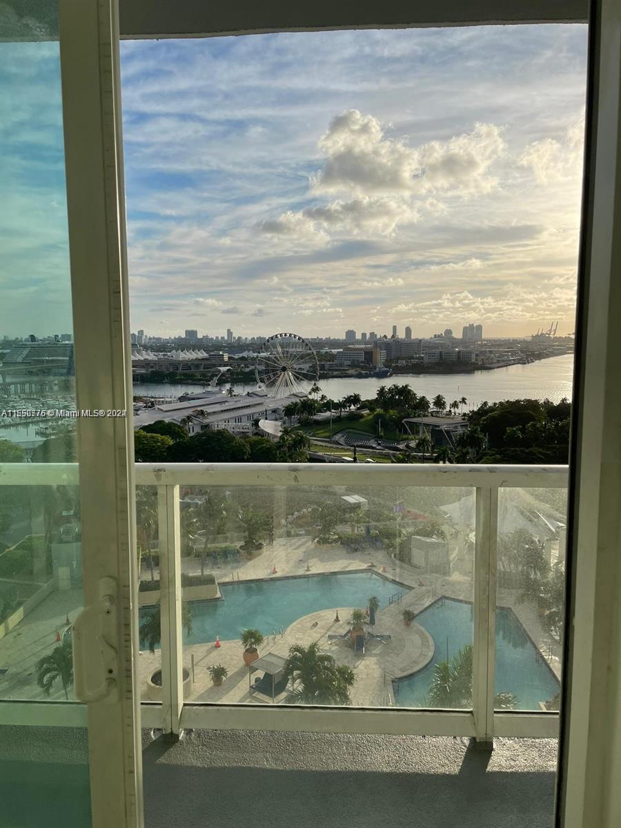 253 NE 2nd St 1605, Miami, Florida 33132, 1 Bedroom Bedrooms, ,1 BathroomBathrooms,Residential,For Sale,253 NE 2nd St 1605,A11550776
