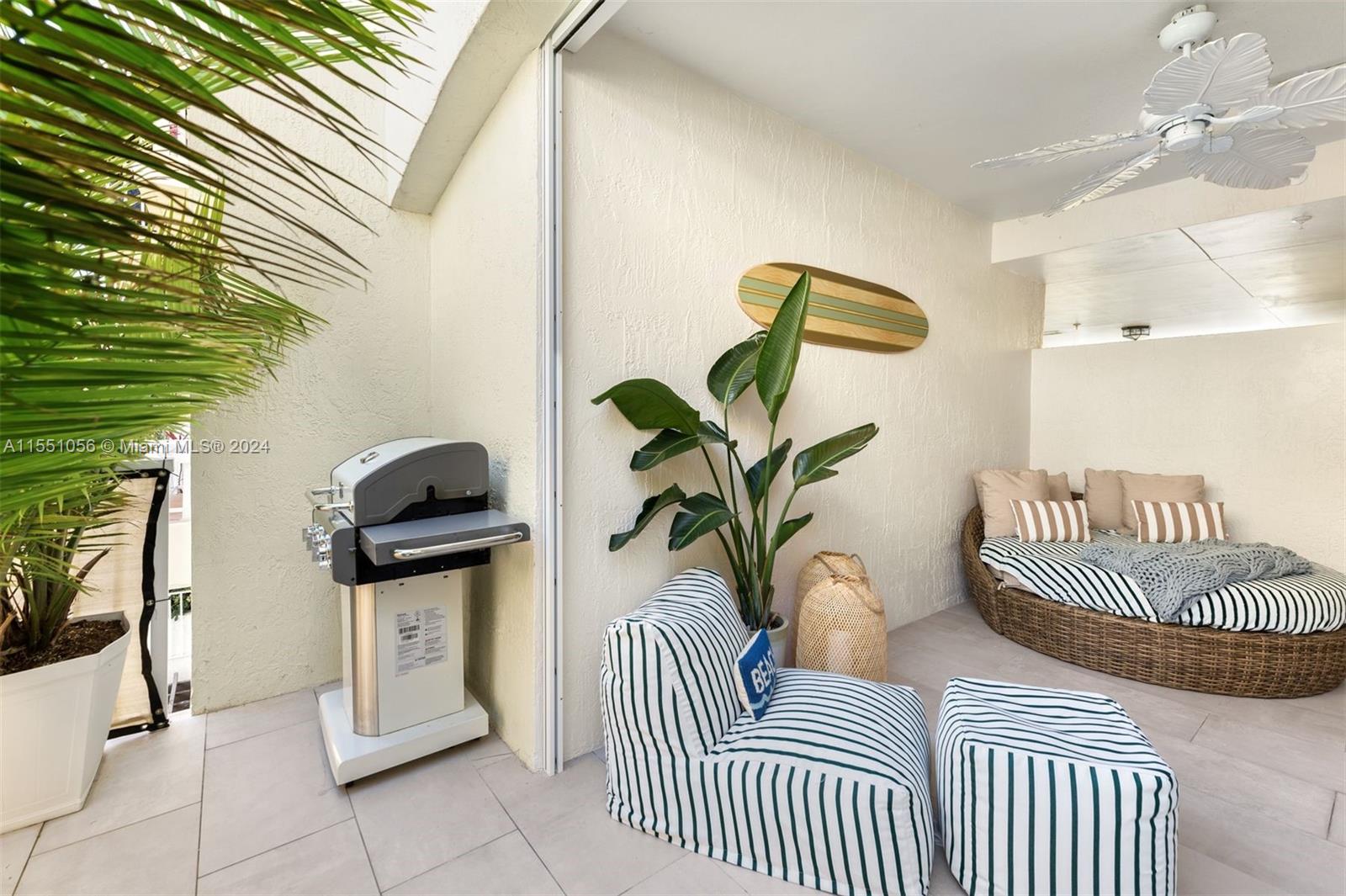 Terrace/Patio with Private Screen