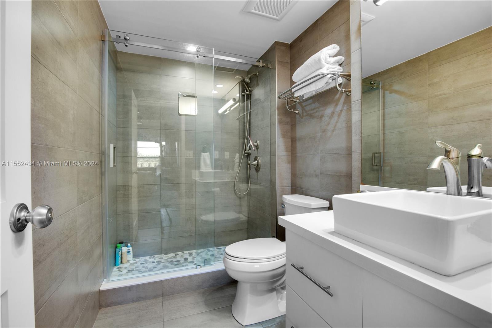 2500 E Las Olas Blvd 408, Fort Lauderdale, Florida 33301, 2 Bedrooms Bedrooms, ,2 BathroomsBathrooms,Residential,For Sale,2500 E Las Olas Blvd 408,A11552434