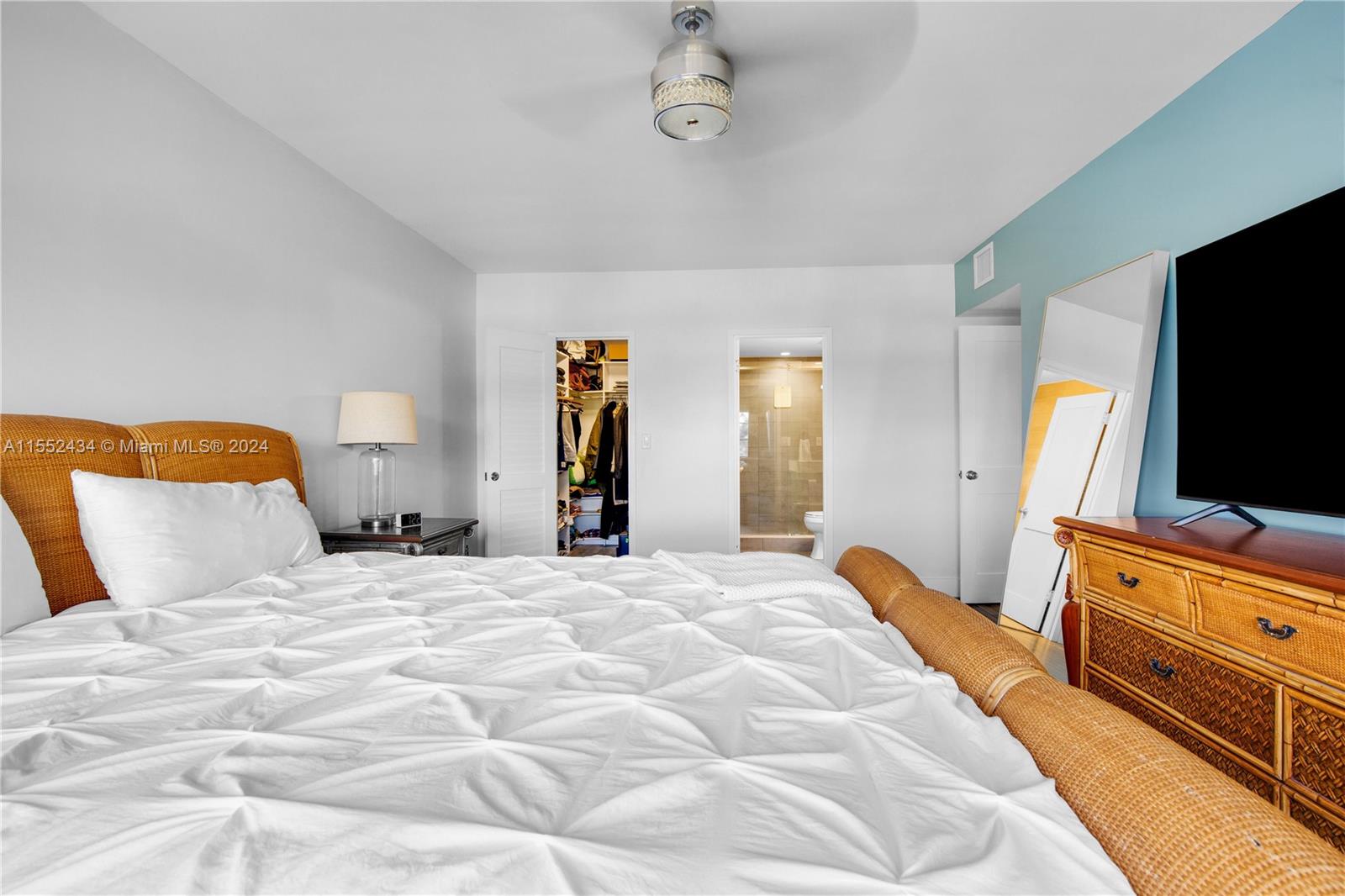 2500 E Las Olas Blvd 408, Fort Lauderdale, Florida 33301, 2 Bedrooms Bedrooms, ,2 BathroomsBathrooms,Residential,For Sale,2500 E Las Olas Blvd 408,A11552434