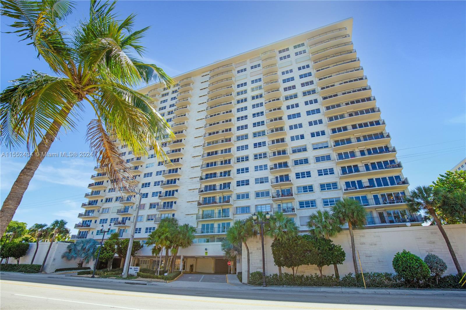 2500 E Las Olas Blvd 408, Fort Lauderdale, Florida 33301, 2 Bedrooms Bedrooms, ,2 BathroomsBathrooms,Residential,For Sale,2500 E Las Olas Blvd 408,A11552434