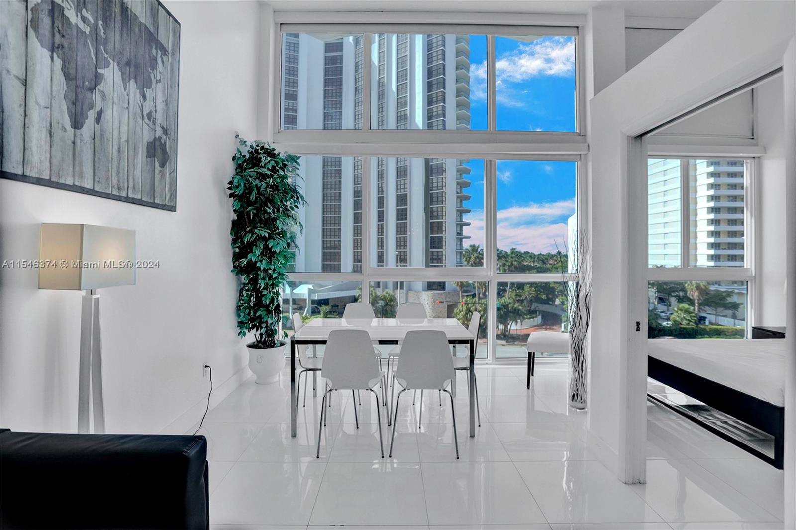 5445 Collins Ave BAY-14, Miami Beach, Florida 33140, 2 Bedrooms Bedrooms, ,1 BathroomBathrooms,Residentiallease,For Rent,5445 Collins Ave BAY-14,A11546374