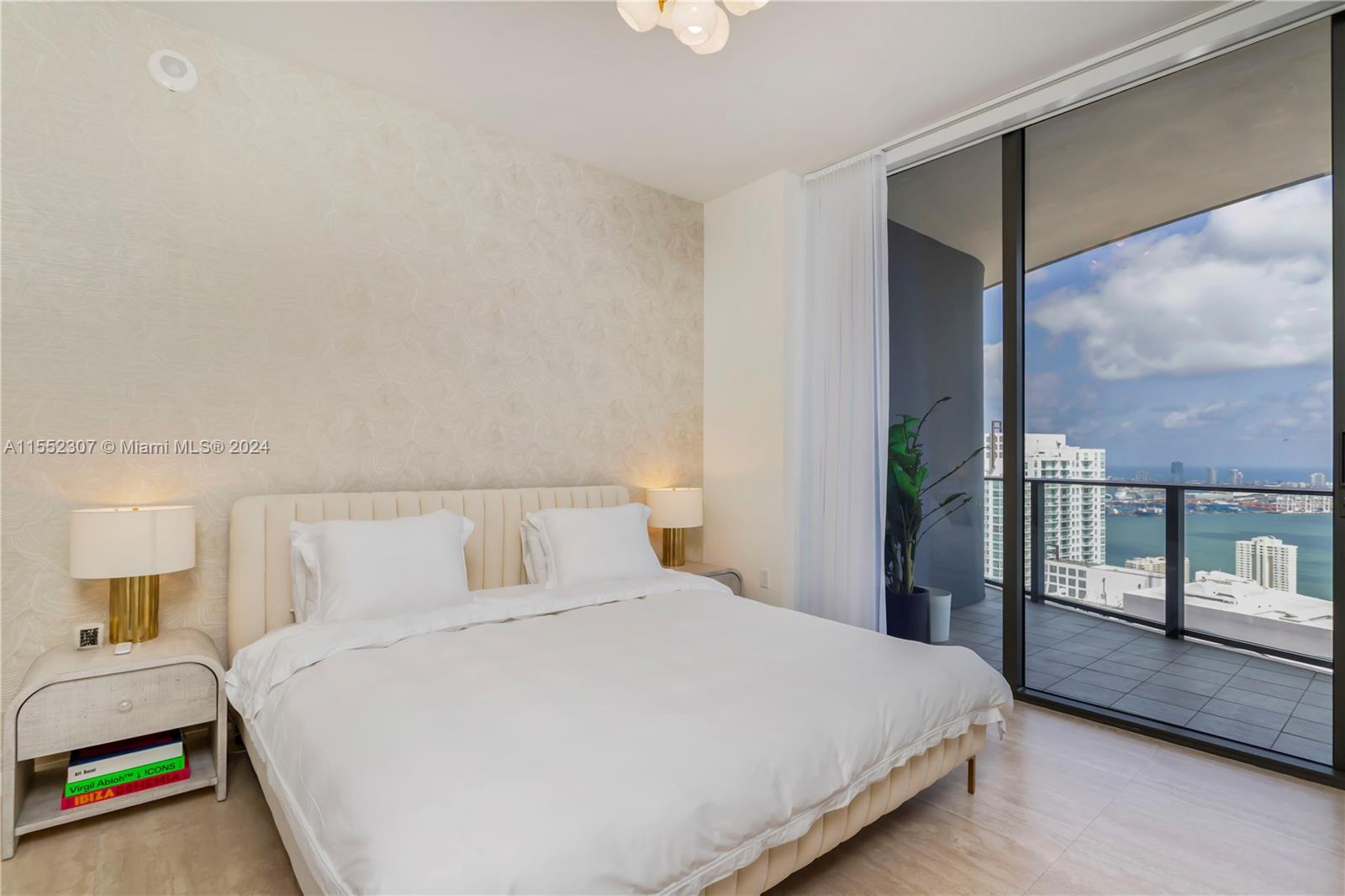 1000 Brickell Plz PH5703, Miami, Florida 33131, 4 Bedrooms Bedrooms, ,4 BathroomsBathrooms,Residential,For Sale,1000 Brickell Plz PH5703,A11552307
