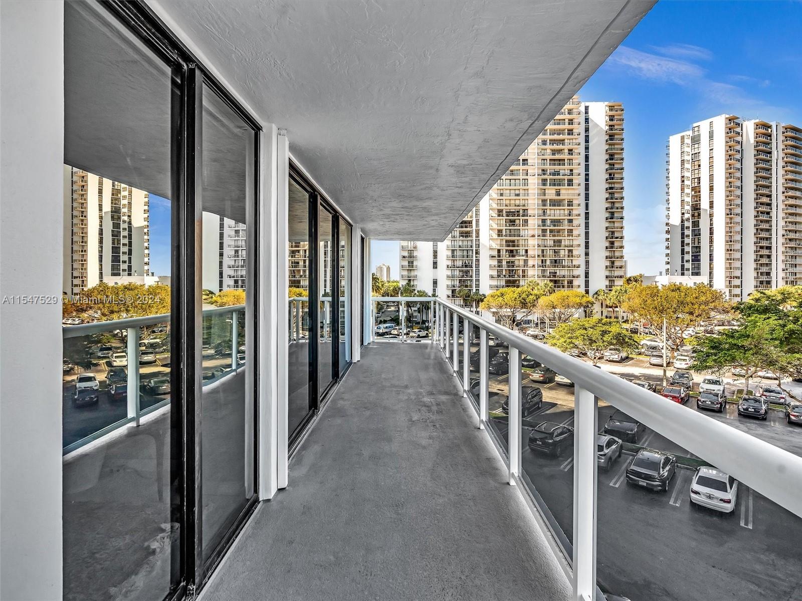 20505 E Country Club Dr 439, Aventura, Florida 33180, 2 Bedrooms Bedrooms, ,2 BathroomsBathrooms,Residential,For Sale,20505 E Country Club Dr 439,A11547529