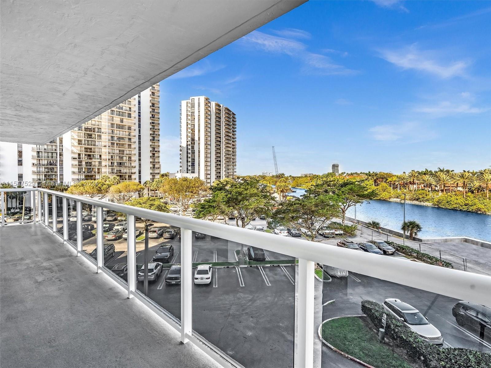 20505 E Country Club Dr 439, Aventura, Florida 33180, 2 Bedrooms Bedrooms, ,2 BathroomsBathrooms,Residential,For Sale,20505 E Country Club Dr 439,A11547529