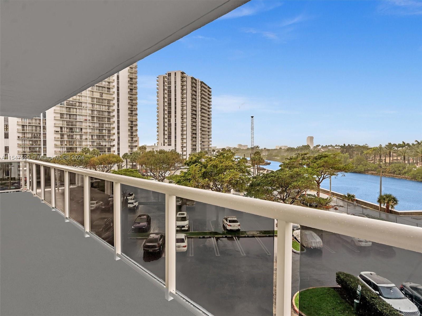 20505 E Country Club Dr 439, Aventura, Florida 33180, 2 Bedrooms Bedrooms, ,2 BathroomsBathrooms,Residential,For Sale,20505 E Country Club Dr 439,A11547529