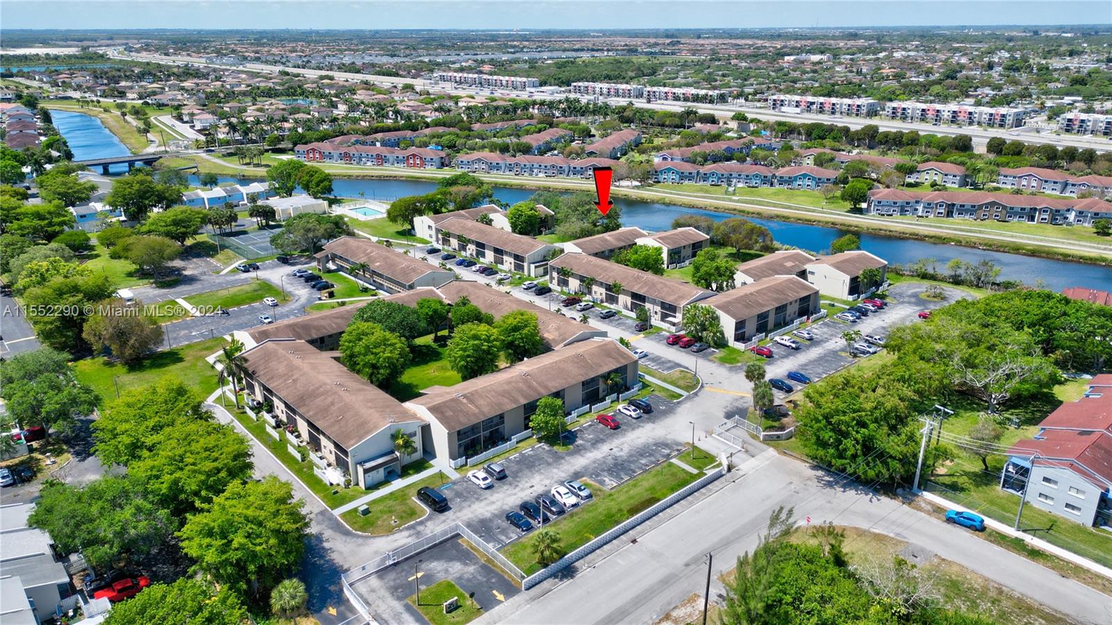 INVESTOR OPPORTUNITY TO OWN A UNIT IN MIAMI AREA, ONE BEDROOM ONE BATH UNIT, WASHER/DRYER, THIS COMMUNITY OFFERS A POOL, CLUBHOUSE, TENNIS COURT, BBQ PICNIC AREA, AND PLAYGROUND. READY TO RENT. Location: Minutes from the turnpike, US1, Old Cutler Road, Palmetto Bay and 30 minutes from Key Largo.