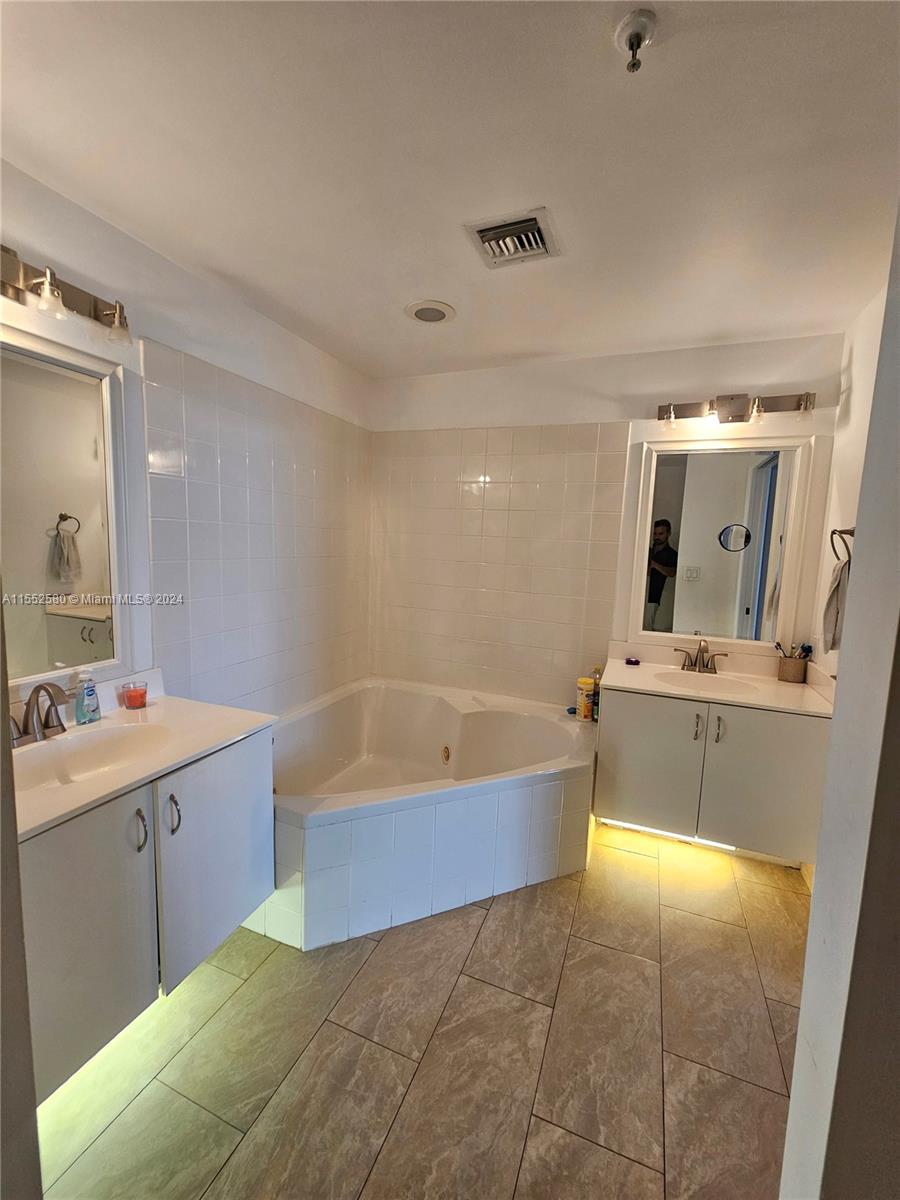 9755 NW 52nd St 306, Doral, Florida 33178, 2 Bedrooms Bedrooms, ,2 BathroomsBathrooms,Residential,For Sale,9755 NW 52nd St 306,A11552580