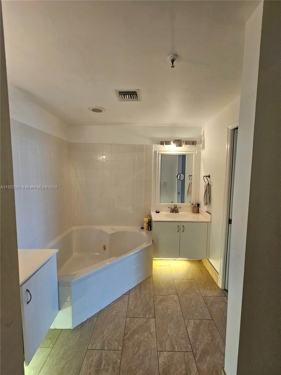 9755 NW 52nd St 306, Doral, Florida 33178, 2 Bedrooms Bedrooms, ,2 BathroomsBathrooms,Residential,For Sale,9755 NW 52nd St 306,A11552580