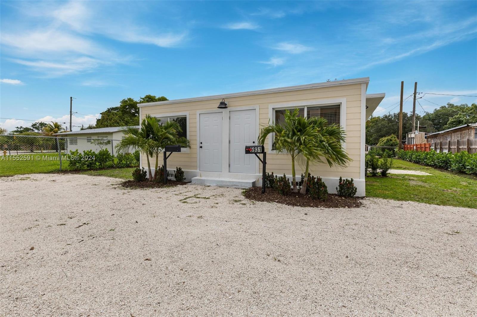 5931 SW 64th St B, South Miami, Florida 33143, 2 Bedrooms Bedrooms, ,1 BathroomBathrooms,Residentiallease,For Rent,5931 SW 64th St B,A11552591