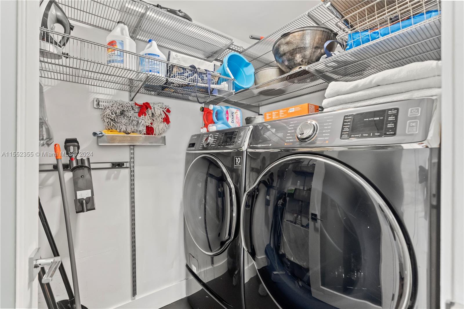 Aventura, Florida 33180, 3 Bedrooms Bedrooms, ,2 BathroomsBathrooms,Residential,For Sale,A11552355