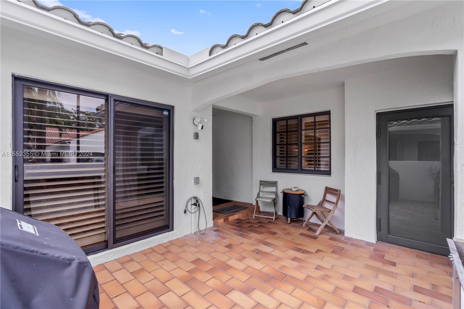 Aventura, Florida 33180, 3 Bedrooms Bedrooms, ,2 BathroomsBathrooms,Residential,For Sale,A11552355