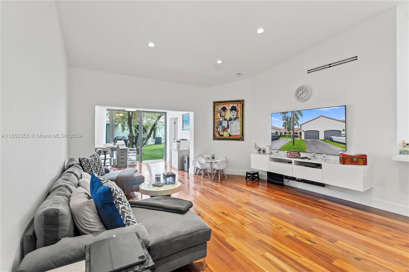 Aventura, Florida 33180, 3 Bedrooms Bedrooms, ,2 BathroomsBathrooms,Residential,For Sale,A11552355