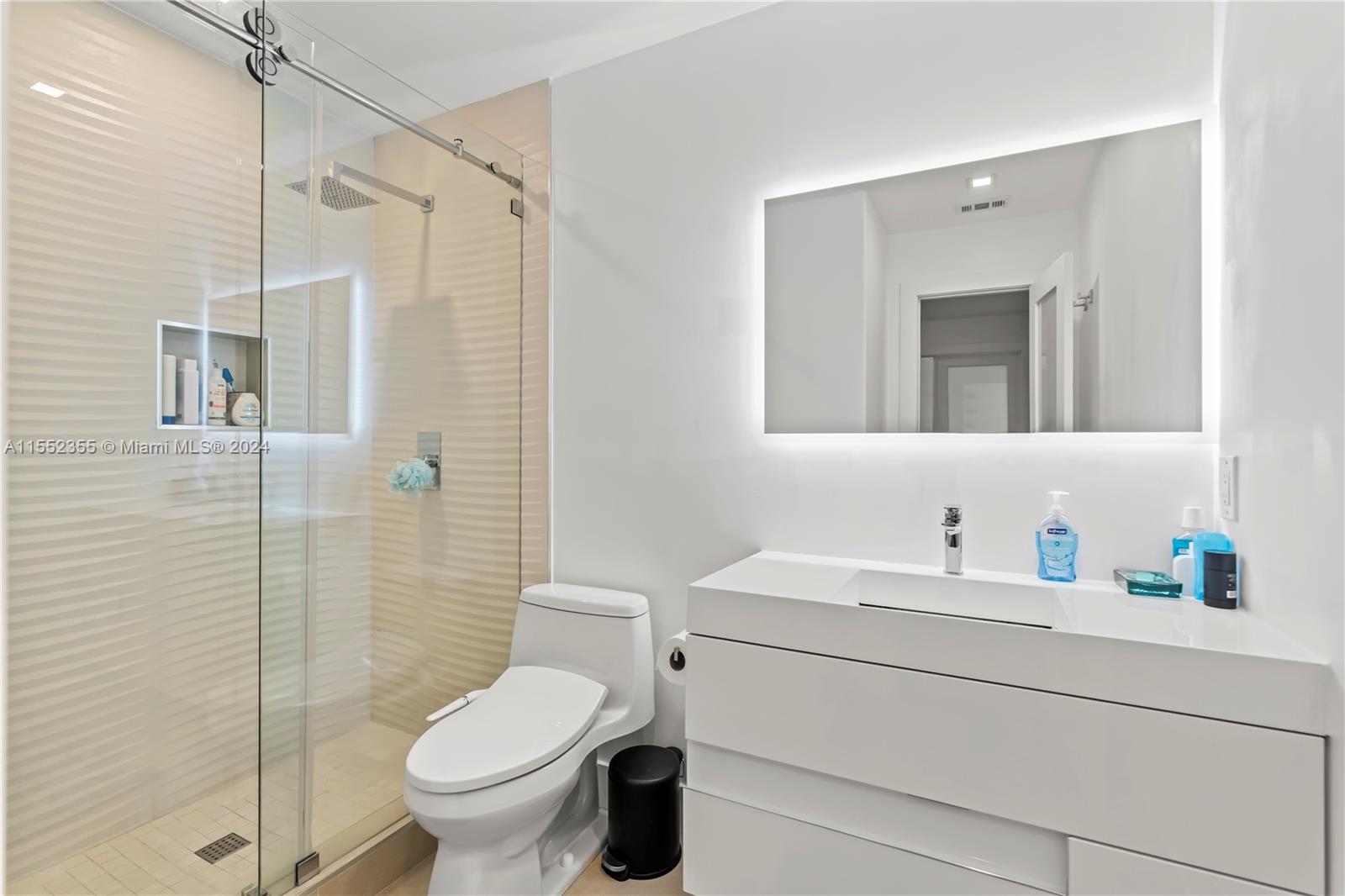 Aventura, Florida 33180, 3 Bedrooms Bedrooms, ,2 BathroomsBathrooms,Residential,For Sale,A11552355