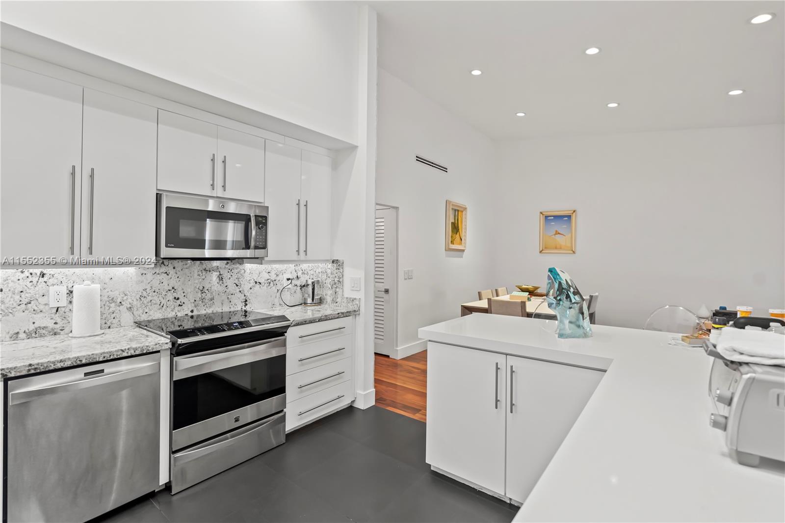 Aventura, Florida 33180, 3 Bedrooms Bedrooms, ,2 BathroomsBathrooms,Residential,For Sale,A11552355