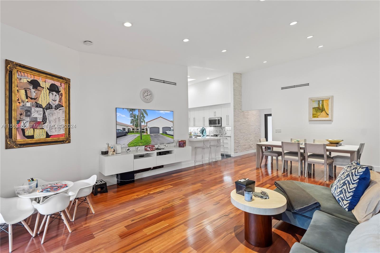 Aventura, Florida 33180, 3 Bedrooms Bedrooms, ,2 BathroomsBathrooms,Residential,For Sale,A11552355