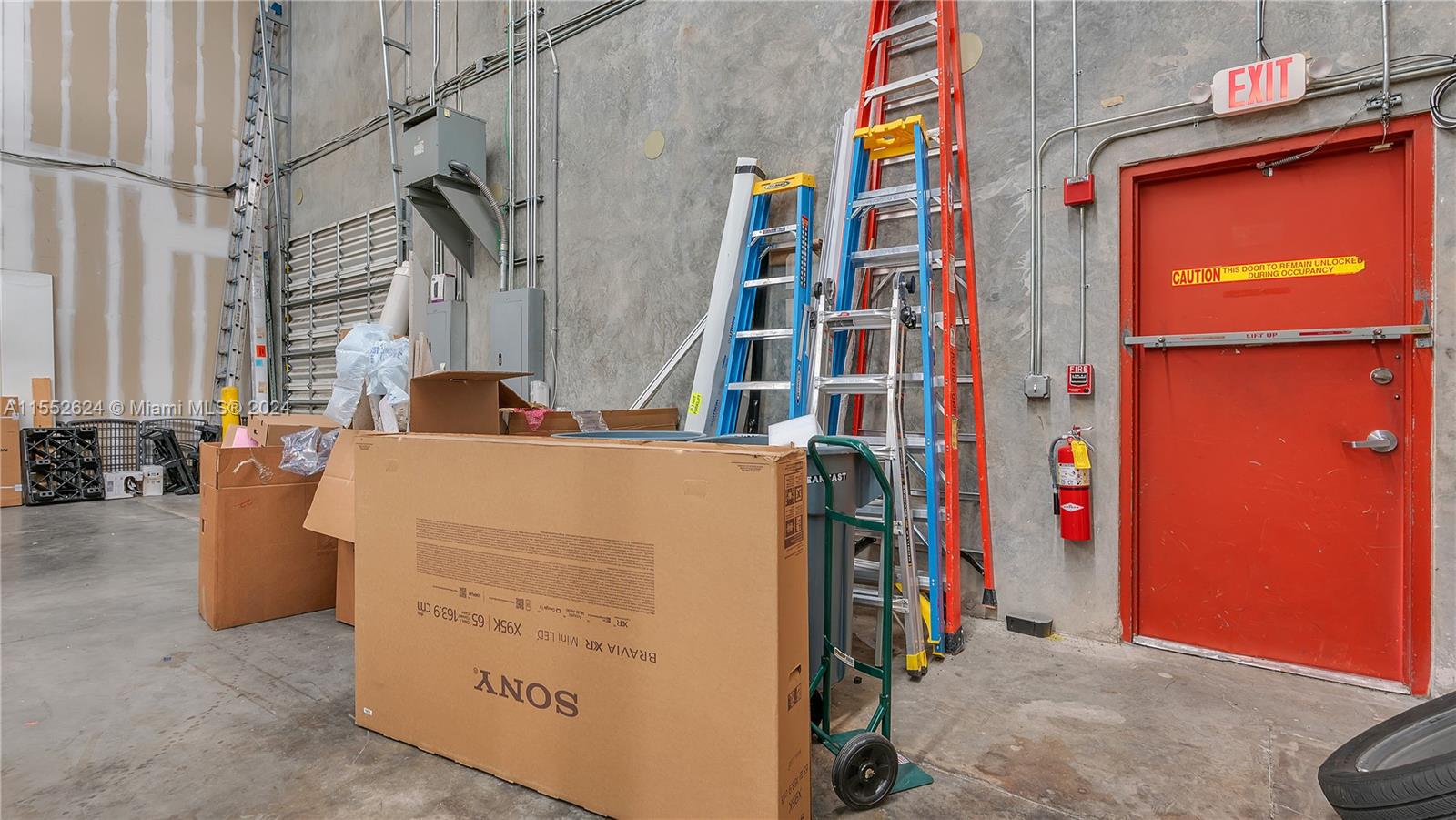 35 SW 12th Ave 101-3, Dania Beach, Florida 33004, ,Commercialsale,For Sale,35 SW 12th Ave 101-3,A11552624