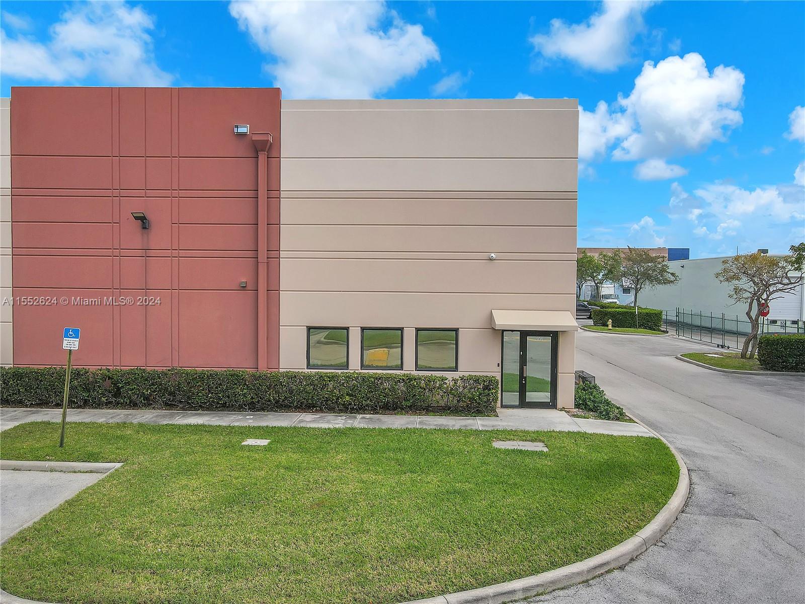 35 SW 12th Ave 101-3, Dania Beach, Florida 33004, ,Commercialsale,For Sale,35 SW 12th Ave 101-3,A11552624