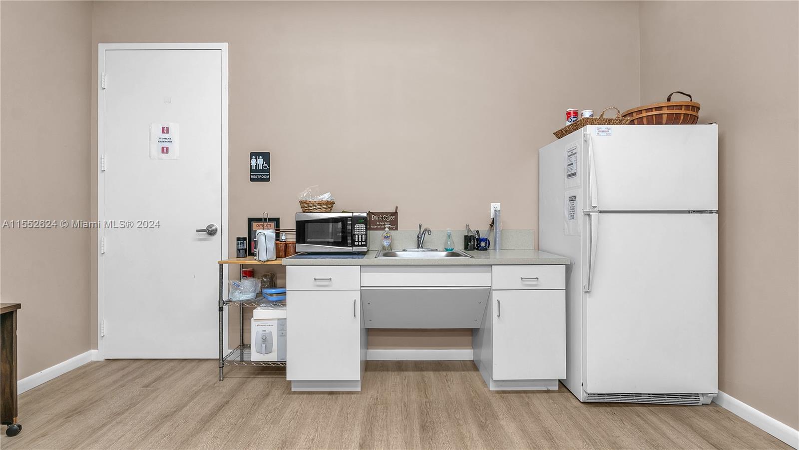 35 SW 12th Ave 101-3, Dania Beach, Florida 33004, ,Commercialsale,For Sale,35 SW 12th Ave 101-3,A11552624