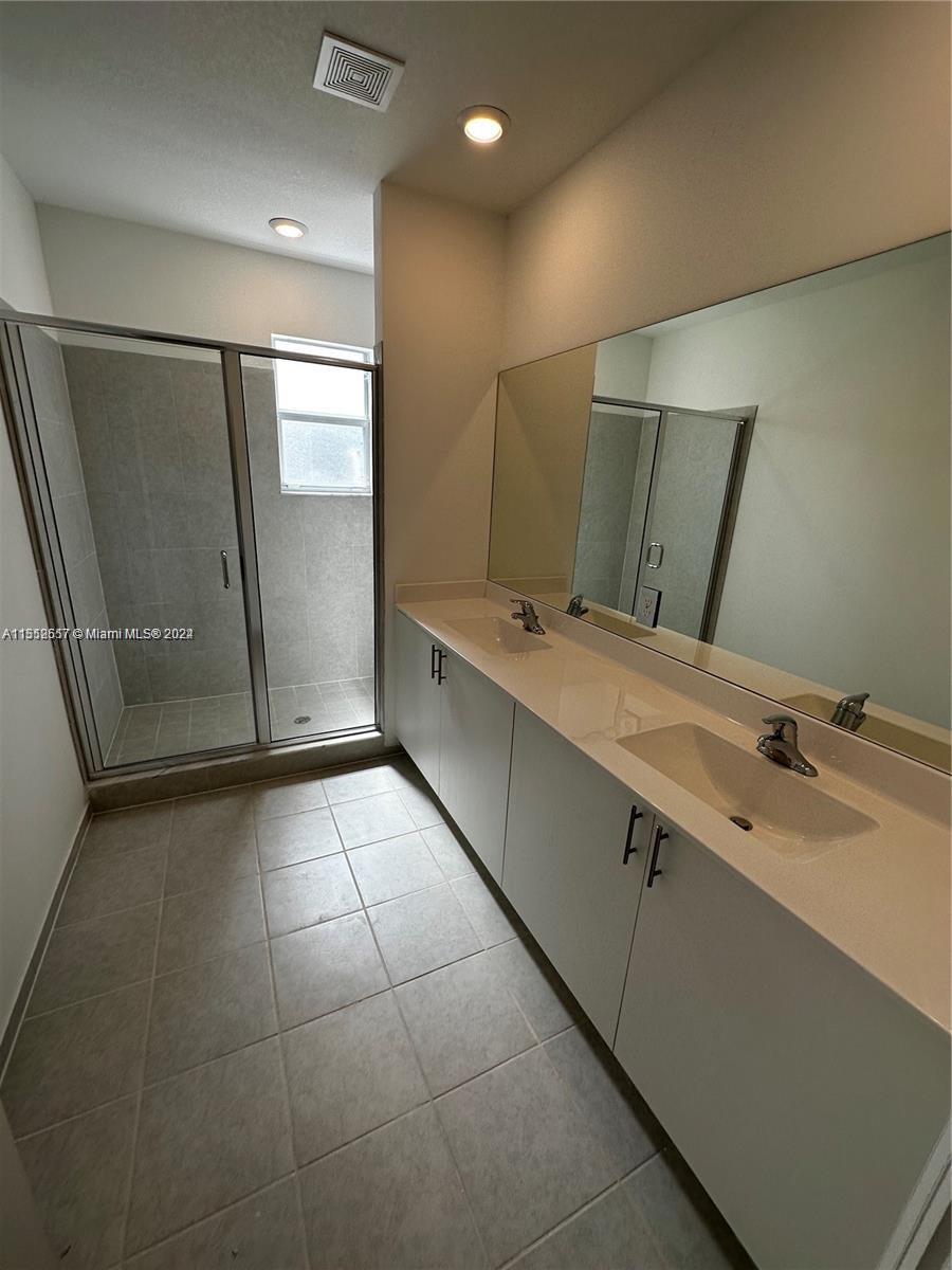2616 SE 10th St 2616, Homestead, Florida 33035, 3 Bedrooms Bedrooms, ,2 BathroomsBathrooms,Residentiallease,For Rent,2616 SE 10th St 2616,A11552657