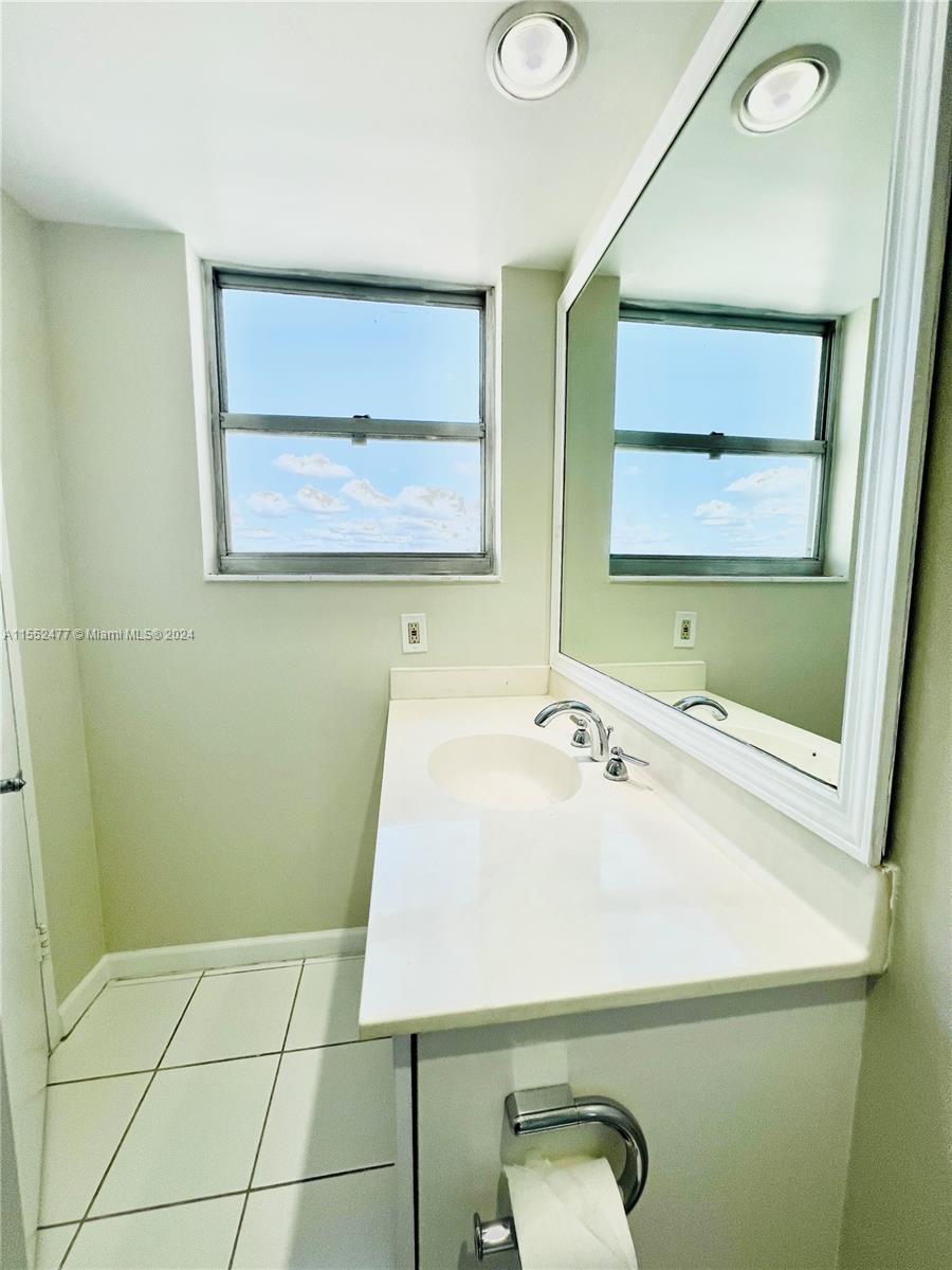 3001 S Ocean Dr 1041, Hollywood, Florida 33019, 2 Bedrooms Bedrooms, ,2 BathroomsBathrooms,Residential,For Sale,3001 S Ocean Dr 1041,A11552477