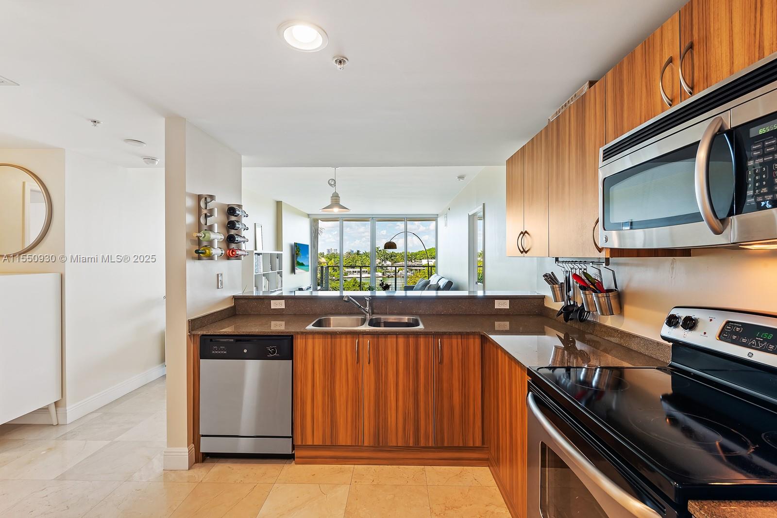 6305 Indian Creek Dr 4D, Miami Beach, Florida 33141, 2 Bedrooms Bedrooms, ,2 BathroomsBathrooms,Residential,For Sale,6305 Indian Creek Dr 4D,A11550930