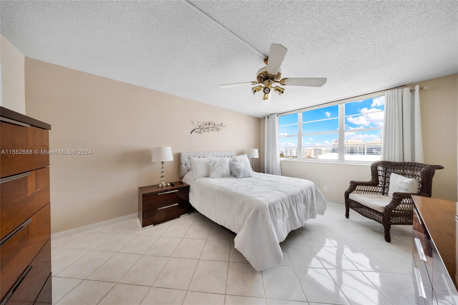 3161 S Ocean Dr 1202, Hallandale Beach, Florida 33009, 2 Bedrooms Bedrooms, ,2 BathroomsBathrooms,Residential,For Sale,3161 S Ocean Dr 1202,A11552688