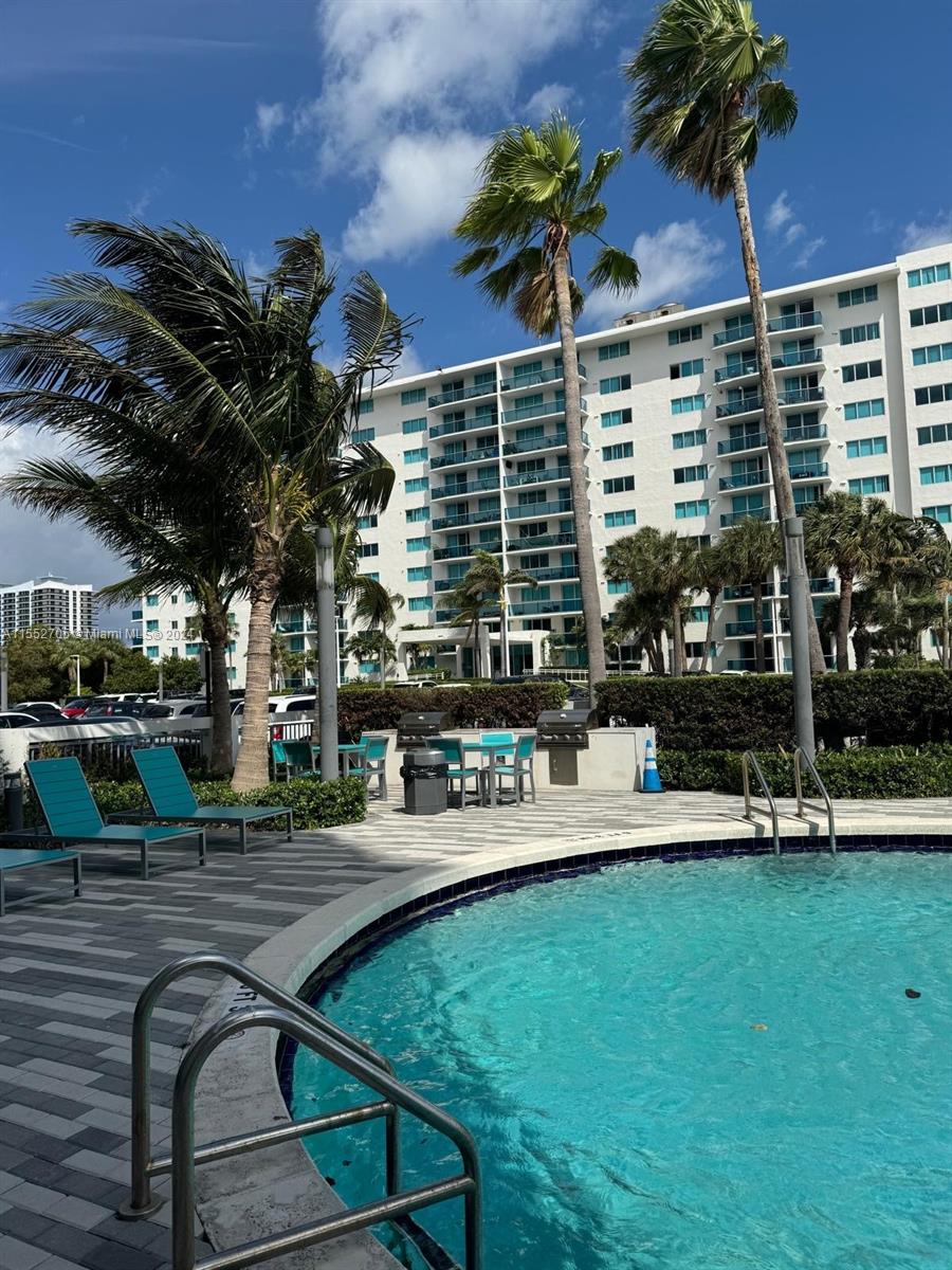 7501 E Treasure Dr 2P, North Bay Village, Florida 33141, 2 Bedrooms Bedrooms, ,2 BathroomsBathrooms,Residential,For Sale,7501 E Treasure Dr 2P,A11552705