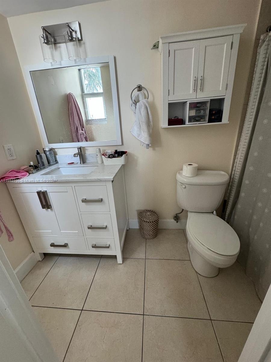 7501 E Treasure Dr 2P, North Bay Village, Florida 33141, 2 Bedrooms Bedrooms, ,2 BathroomsBathrooms,Residential,For Sale,7501 E Treasure Dr 2P,A11552705