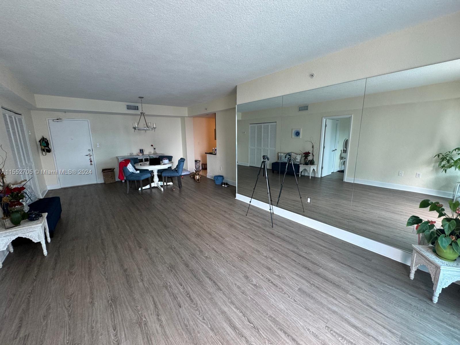 7501 E Treasure Dr 2P, North Bay Village, Florida 33141, 2 Bedrooms Bedrooms, ,2 BathroomsBathrooms,Residential,For Sale,7501 E Treasure Dr 2P,A11552705