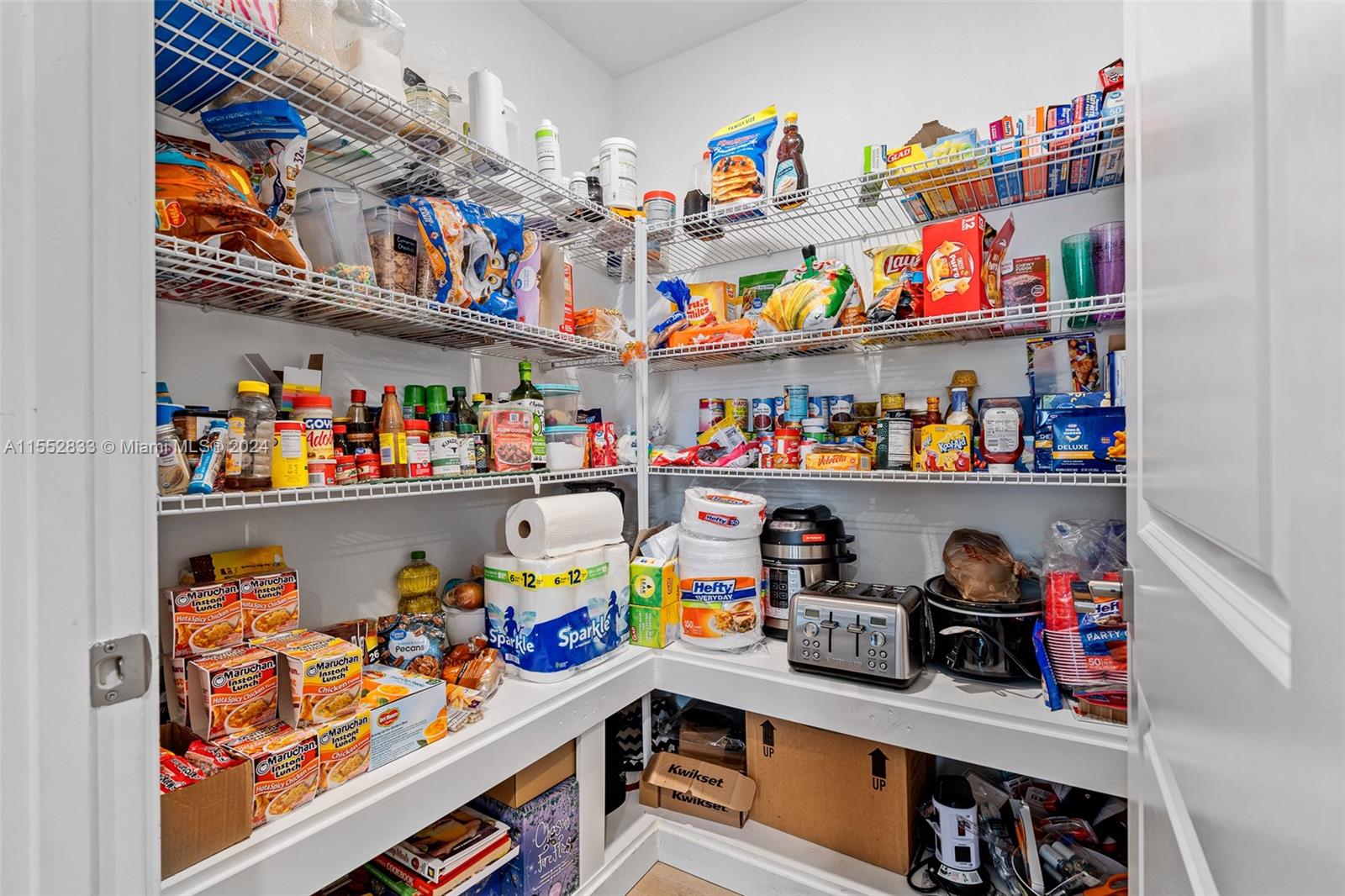 493 NE 6th Pl, Florida City, Florida 33034, 5 Bedrooms Bedrooms, ,3 BathroomsBathrooms,Residential,For Sale,493 NE 6th Pl,A11552833