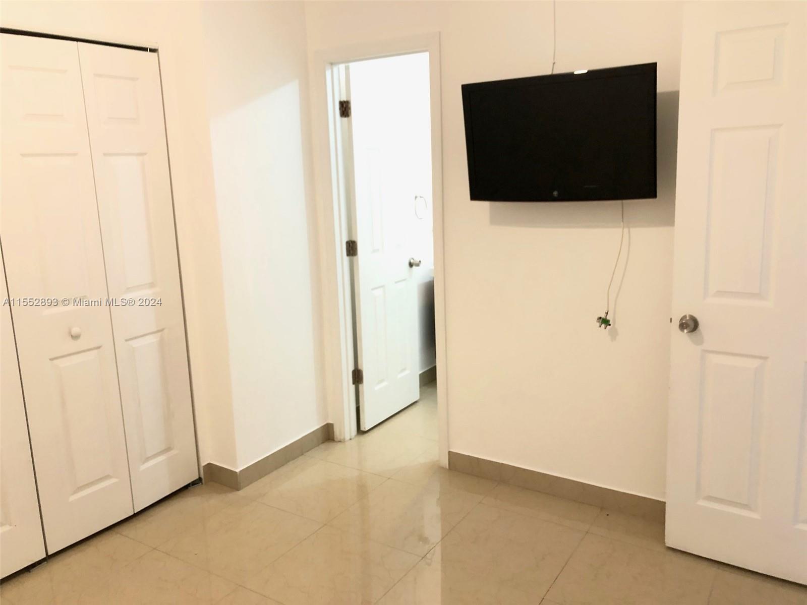 2421 NE 183rd St 1, North Miami Beach, Florida 33160, 1 Bedroom Bedrooms, ,1 BathroomBathrooms,Residentiallease,For Rent,2421 NE 183rd St 1,A11552893