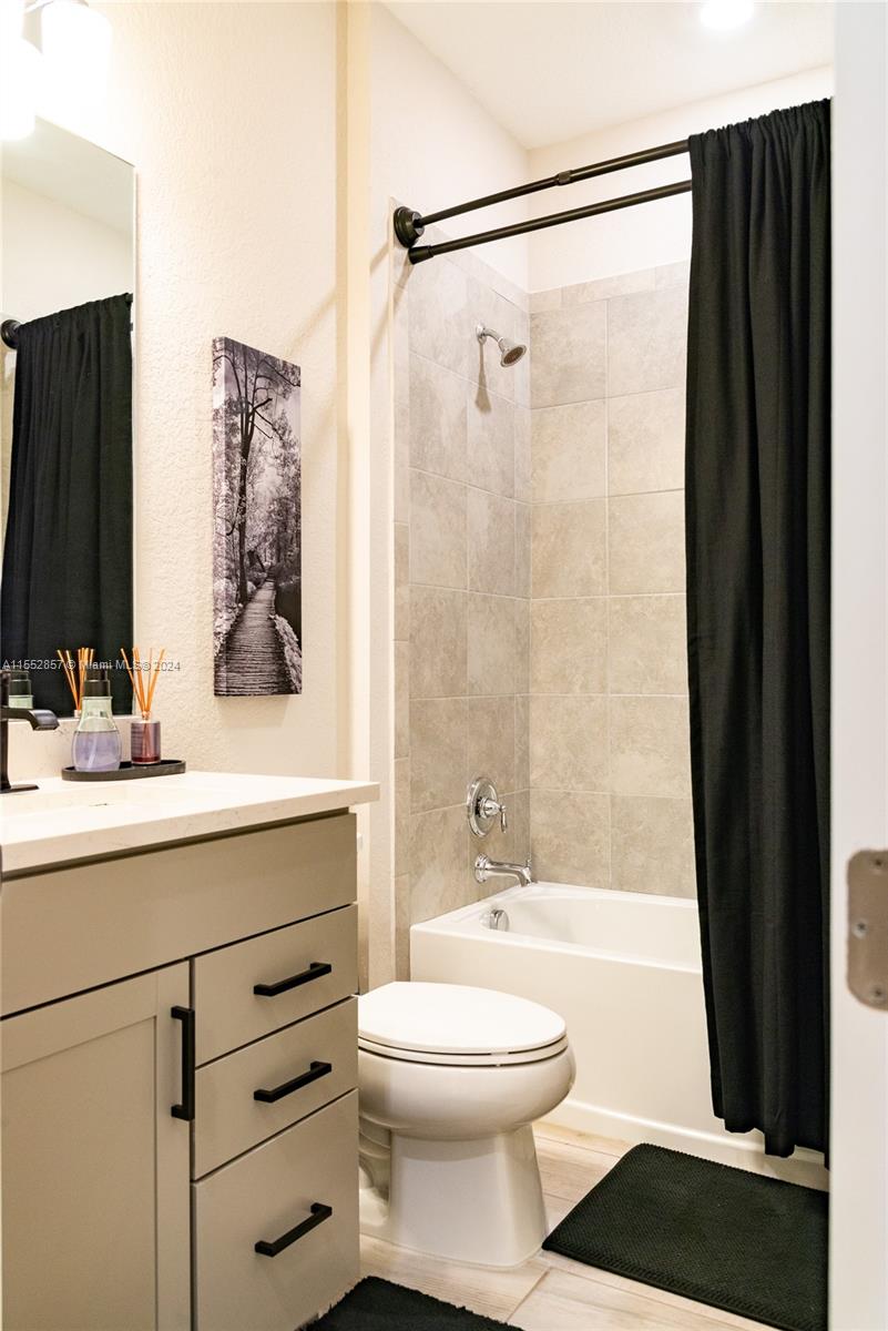 7661 NW 84th Ln, Tamarac, Florida 33321, 5 Bedrooms Bedrooms, 2 Rooms Rooms,4 BathroomsBathrooms,Residential,For Sale,7661 NW 84th Ln,A11552857