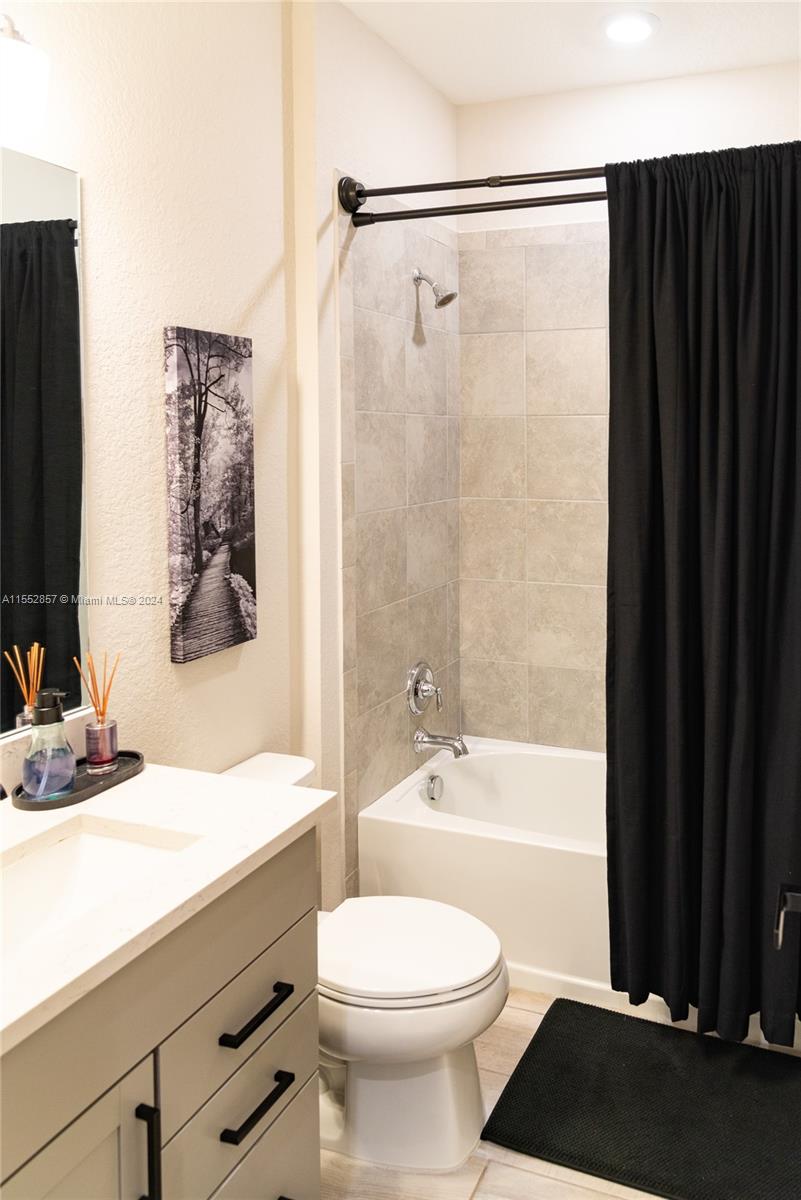 7661 NW 84th Ln, Tamarac, Florida 33321, 5 Bedrooms Bedrooms, 2 Rooms Rooms,4 BathroomsBathrooms,Residential,For Sale,7661 NW 84th Ln,A11552857