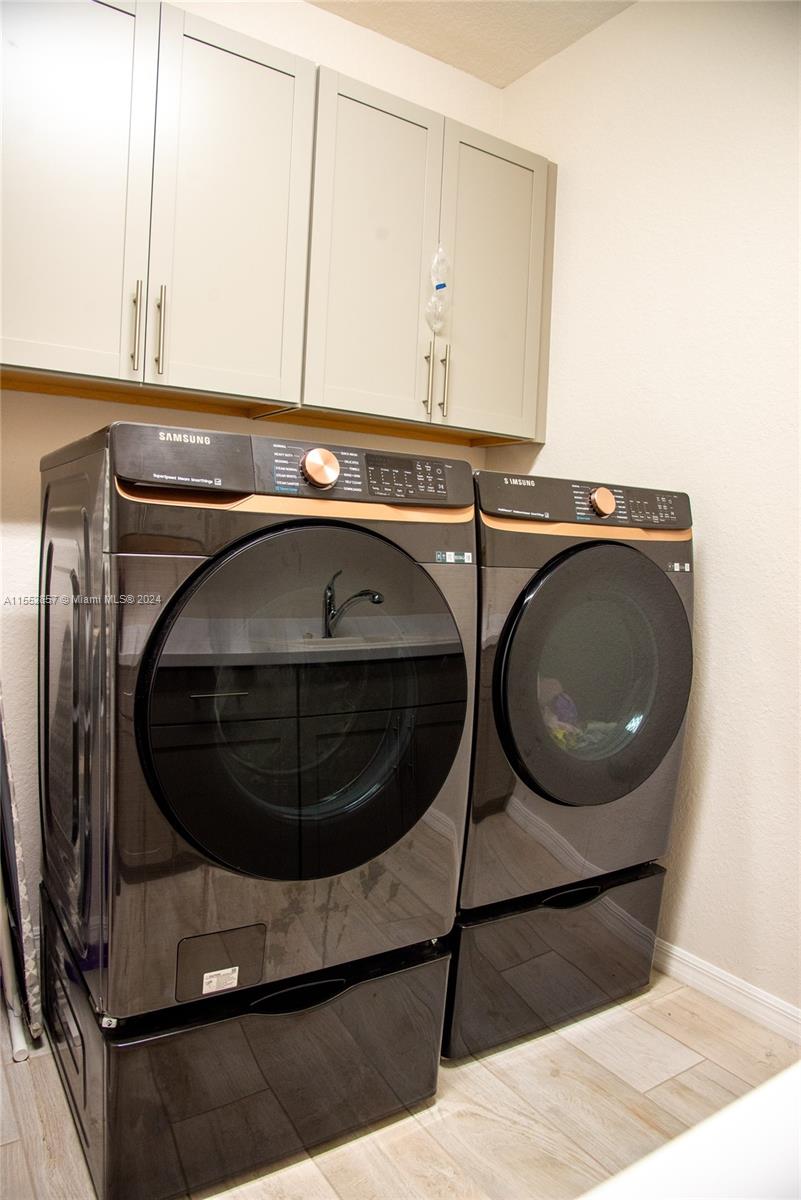 7661 NW 84th Ln, Tamarac, Florida 33321, 5 Bedrooms Bedrooms, 2 Rooms Rooms,4 BathroomsBathrooms,Residential,For Sale,7661 NW 84th Ln,A11552857