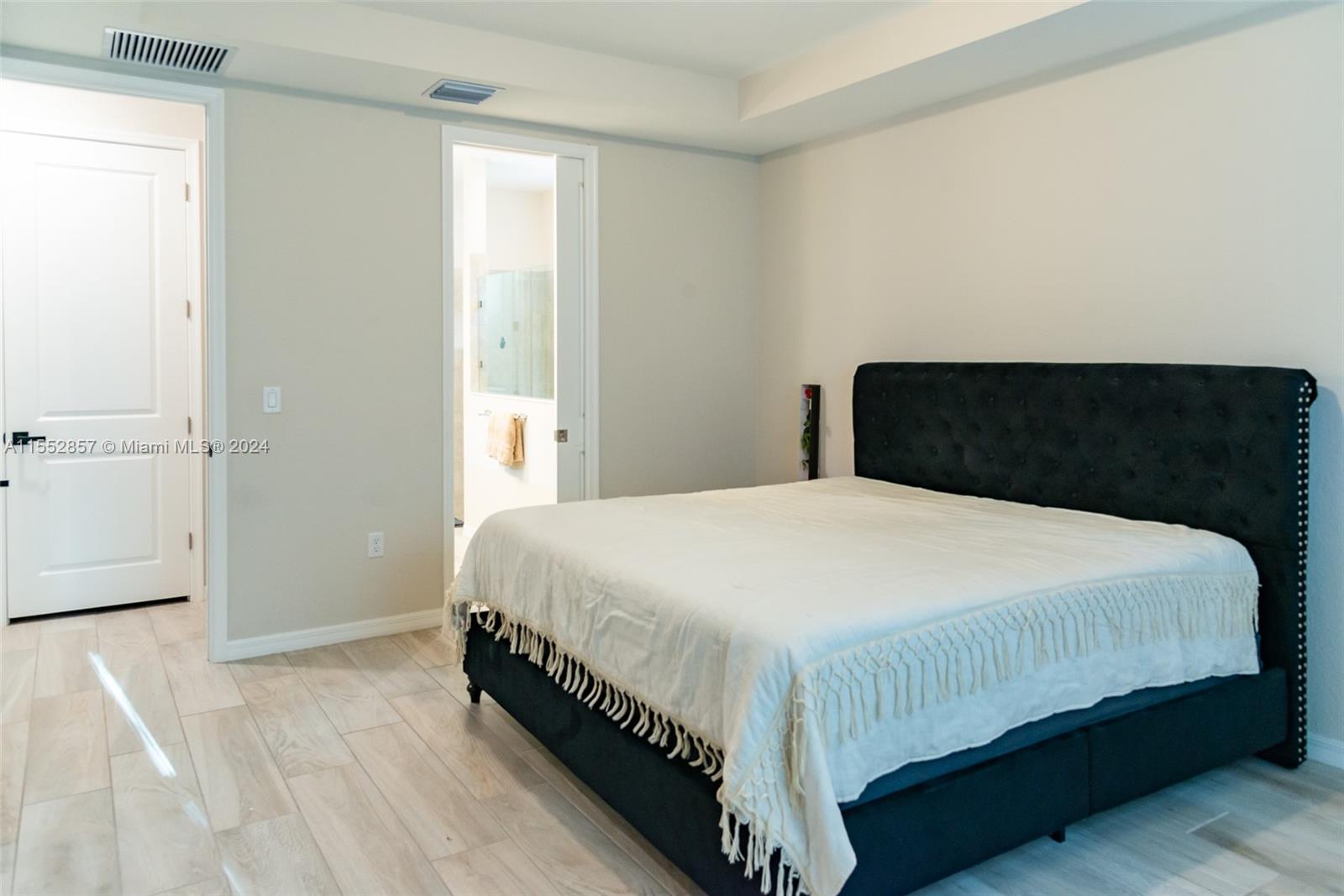 7661 NW 84th Ln, Tamarac, Florida 33321, 5 Bedrooms Bedrooms, 2 Rooms Rooms,4 BathroomsBathrooms,Residential,For Sale,7661 NW 84th Ln,A11552857