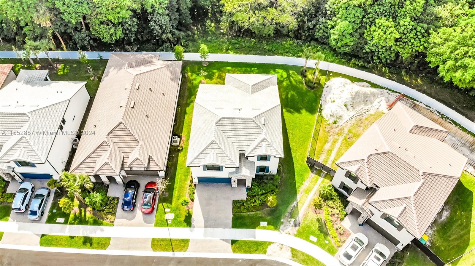 7661 NW 84th Ln, Tamarac, Florida 33321, 5 Bedrooms Bedrooms, 2 Rooms Rooms,4 BathroomsBathrooms,Residential,For Sale,7661 NW 84th Ln,A11552857