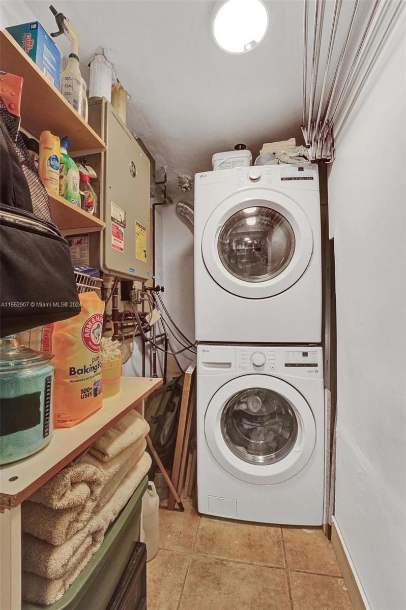 918 NE 4th Ct, Hallandale Beach, Florida 33009, 4 Bedrooms Bedrooms, ,3 BathroomsBathrooms,Residential,For Sale,918 NE 4th Ct,A11552907