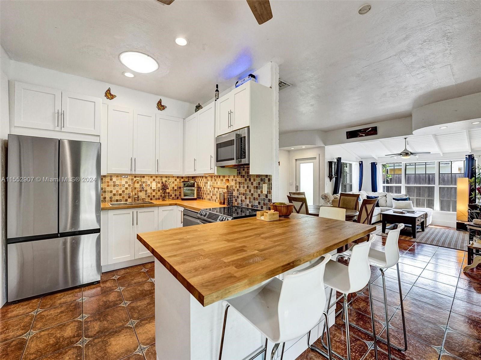 918 NE 4th Ct, Hallandale Beach, Florida 33009, 4 Bedrooms Bedrooms, ,3 BathroomsBathrooms,Residential,For Sale,918 NE 4th Ct,A11552907