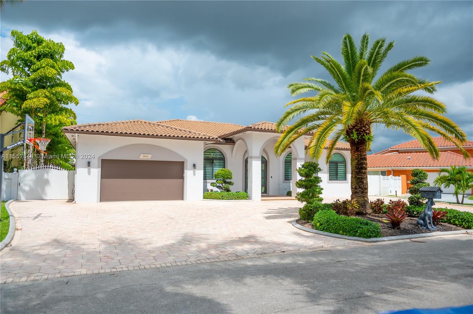 20020 Portcawl Dr, Hialeah, Florida 33015, 5 Bedrooms Bedrooms, ,4 BathroomsBathrooms,Residential,For Sale,20020 Portcawl Dr,A11552844