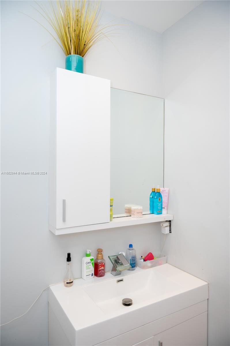 20020 Portcawl Dr, Hialeah, Florida 33015, 5 Bedrooms Bedrooms, ,4 BathroomsBathrooms,Residential,For Sale,20020 Portcawl Dr,A11552844