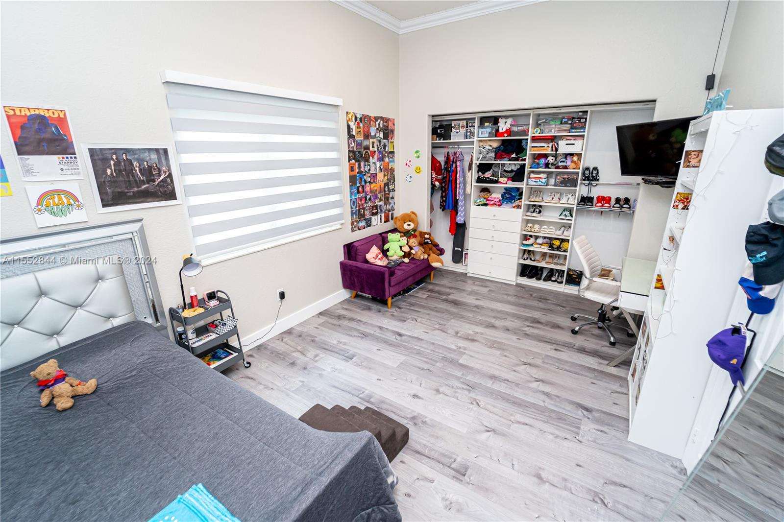 20020 Portcawl Dr, Hialeah, Florida 33015, 5 Bedrooms Bedrooms, ,4 BathroomsBathrooms,Residential,For Sale,20020 Portcawl Dr,A11552844