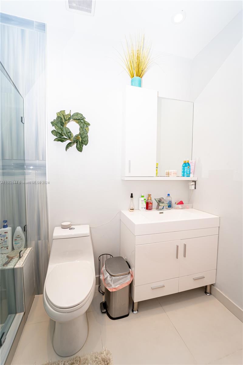 20020 Portcawl Dr, Hialeah, Florida 33015, 5 Bedrooms Bedrooms, ,4 BathroomsBathrooms,Residential,For Sale,20020 Portcawl Dr,A11552844